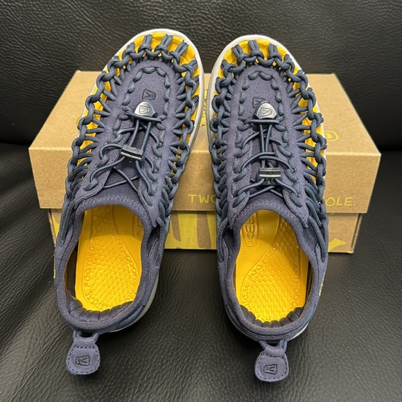 Big Kid's Keen Uneek 02 Size 1 - Picture 2 of 4